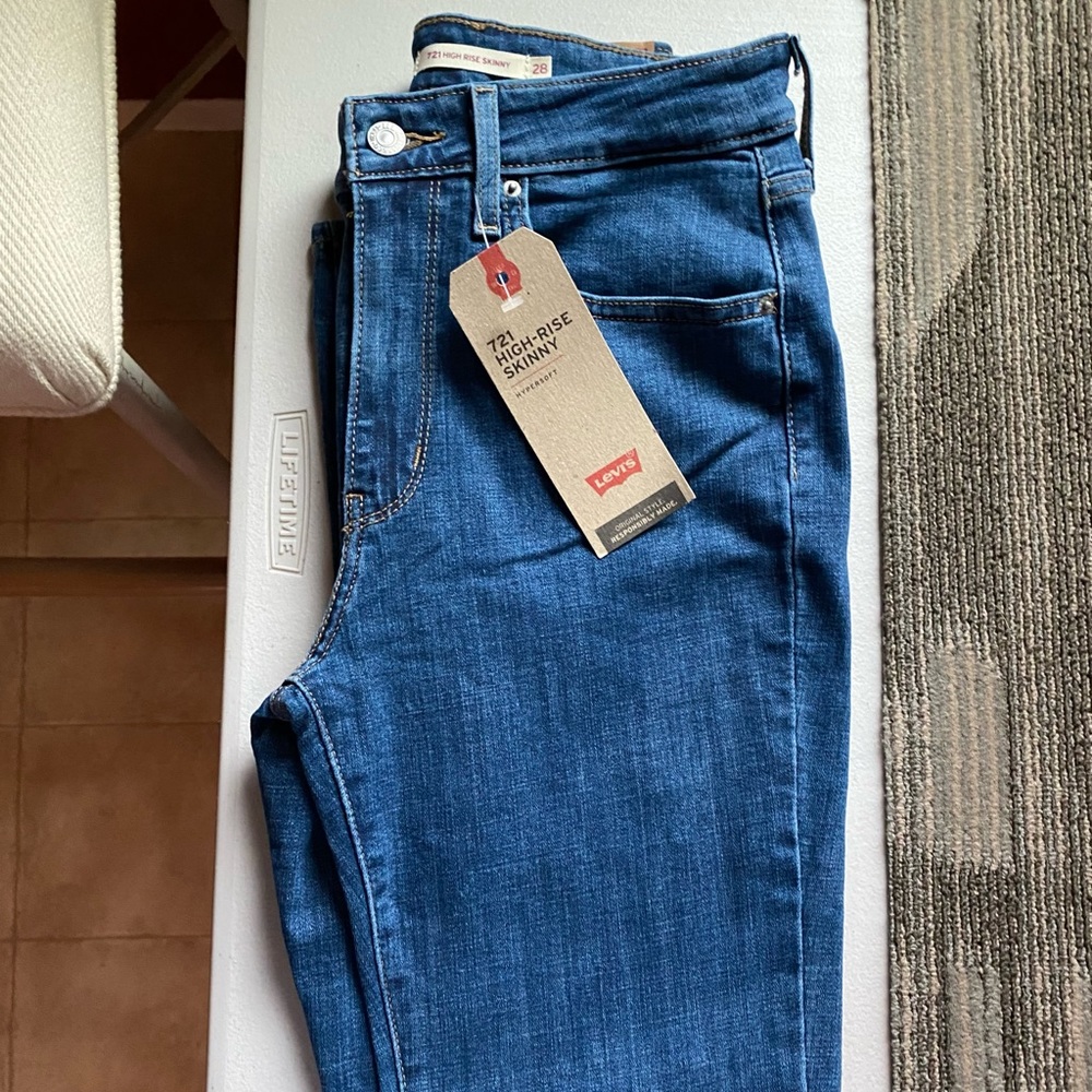 Levi 721 High-Rise Skinny Jeans